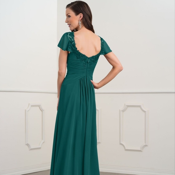 Amazing Gwenyth Mother of the Bride Size 6 Dress - Picture 2 of 5